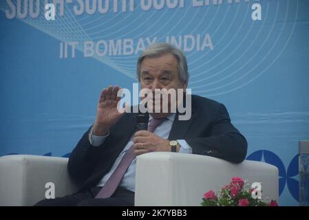 Mumbai, Inde. 19th octobre 2022. MUMBAI, INDE - OCTOBRE 19 : le Secrétaire général de l'ONU, Antonio Guterres, interagit avec les étudiants dans le cadre du programme de partenariat Inde-ONU sur le renforcement de la coopération Sud-Sud sous l'égide de 'India@75', à l'IIT Bombay sur 19 octobre 2022 à Mumbai, en Inde. (Photo par Praful Gangurde/Hindustan Times/Sipa USA) crédit: SIPA USA/Alay Live News Banque D'Images