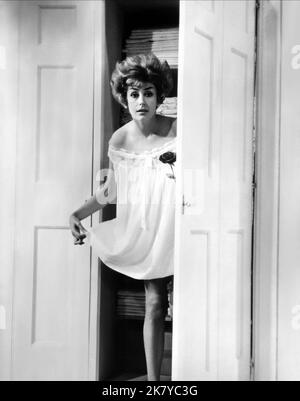 Kay Kendall film une fois de plus, avec Feeling! (1960) personnages : dolly fabian, rose réalisateur : Stanley Donen 11 février 1960 **AVERTISSEMENT** cette photographie est à usage éditorial exclusif et est protégée par les droits d'auteur de COLUMBIA et/ou du photographe désigné par la société de production et ne peut être reproduite que par des publications en liaison avec la promotion du film ci-dessus. Un crédit obligatoire à COLUMBIA est requis. Le photographe doit également être crédité lorsqu'il est connu. Aucune utilisation commerciale ne peut être accordée sans autorisation écrite de The film Company. Banque D'Images