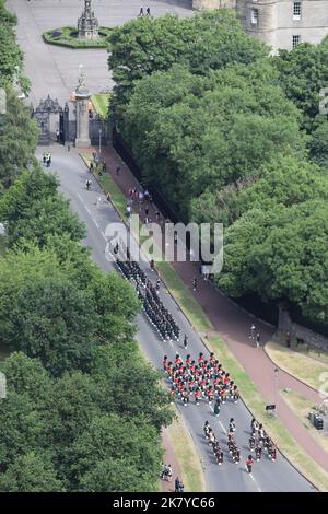 Groupe du Royal Regiment of Scotland et de la Compagnie Balaklava - pendant les réhérénales de la cérémonie des clefs, Holyroodhouse Edinburgh juin 2022 Banque D'Images