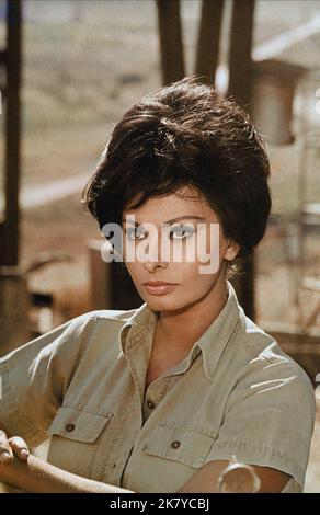 Sophia Loren film: Judith; Conflict (ISR/USA/UK 1964) Directeur: Daniel Mann 20 janvier 1966 **AVERTISSEMENT** cette photo est destinée à un usage éditorial exclusif et est le copyright de WARNER BROS. Et/ou le photographe désigné par la Société de film ou de production et ne peut être reproduit que par des publications en conjonction avec la promotion du film ci-dessus. Crédit obligatoire pour WARNER BROS. est obligatoire. Le photographe doit également être crédité lorsqu'il est connu. Aucune utilisation commerciale ne peut être accordée sans l'autorisation écrite de la Société du film. Banque D'Images