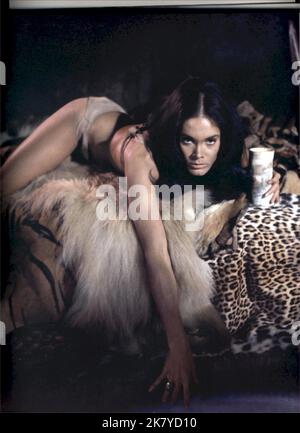 Martine Beswick film: Slave Girls (1967) personnages: Kari Directeur: Michael Carreras 25 janvier 1967 **AVERTISSEMENT** cette photographie est à usage éditorial seulement et est le droit d'auteur des PRODUCTIONS DE FILM DE MARTEAU et/ou le photographe assigné par la Société de film ou de production et ne peut être reproduit que par des publications en conjonction avec la promotion du film ci-dessus. Un crédit obligatoire pour LES PRODUCTIONS DE FILMS DE MARTEAU est requis. Le photographe doit également être crédité lorsqu'il est connu. Aucune utilisation commerciale ne peut être accordée sans l'autorisation écrite de la Société du film. Banque D'Images