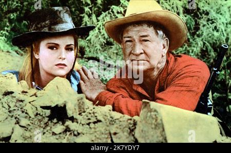 Alana Ladd & Chill Wills film The Young Guns of Texas (USA 1956) réalisateur : Maury Dexter 01 novembre 1962 **AVERTISSEMENT** cette photographie est à usage éditorial exclusif et est la propriété de 20TH CENTURY FOX et/ou du photographe désigné par The film or production Company et ne peut être reproduite que par des publications en liaison avec la promotion du film ci-dessus. Un crédit obligatoire pour 20TH CENTURY FOX est requis. Le photographe doit également être crédité lorsqu'il est connu. Aucune utilisation commerciale ne peut être accordée sans autorisation écrite de The film Company. Banque D'Images