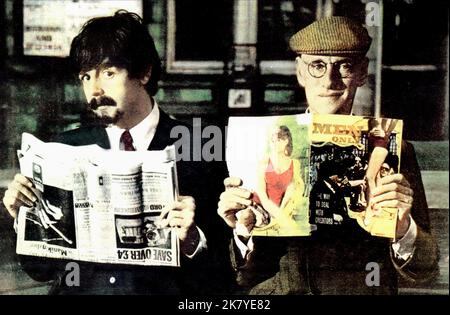 Paul McCartney et Wilfrid Brambell film: A Hard Day'S Night; The Beatles (UK 1964) personnages: Paul & John McCartney - Paul's Grandfather Director: Richard Lester 06 juillet 1964 **AVERTISSEMENT** cette photographie est destinée à un usage éditorial exclusif et est le droit d'auteur des ARTISTES UNIS et/ou du photographe assigné par la Société du film ou de la production et ne peut être reproduite que par des publications dans le cadre de la promotion du film ci-dessus. Un crédit obligatoire pour LES ARTISTES UNIS est requis. Le photographe doit également être crédité lorsqu'il est connu. Aucune utilisation commerciale ne peut être accordée sans autorisation écrite de Banque D'Images