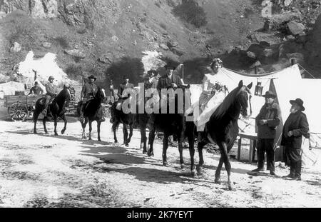 Mariette Hartley film: Ride the High Country; Guns in the After (1965) personnages: Elsa Knudsen Directeur: Sam Peckinpah 20 juin 1962 **AVERTISSEMENT** cette photographie est destinée à un usage éditorial exclusif et est protégée par les droits d'auteur de METRO-GOLDWYN-MAYER et/ou du photographe désigné par la Société de film ou de production et ne peut être reproduite que par des publications dans le cadre de la promotion du film ci-dessus. Un crédit obligatoire pour METRO-GOLDWYN-MAYER est requis. Le photographe doit également être crédité lorsqu'il est connu. Aucune utilisation commerciale ne peut être accordée sans l'autorisation écrite de la Société du film. Banque D'Images