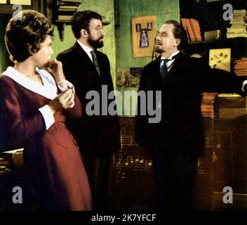 Nadia Gray, Peter Sellers & Leo McKern film: M. Topaze; I like Money (UK 1962) personnages: Suzy,Auguste Topaze & Muche Directeur: Peter Sellers 04 avril 1961 **AVERTISSEMENT** cette photographie est à usage éditorial exclusif et est le droit d'auteur de 20th CENTURY FOX et/ou le photographe assigné par la Société de film ou de production et ne peut être reproduite que par des publications dans le cadre de la promotion du film ci-dessus. Un crédit obligatoire à 20th CENTURY FOX est requis. Le photographe doit également être crédité lorsqu'il est connu. Aucune utilisation commerciale ne peut être accordée sans l'autorisation écrite du film COM Banque D'Images