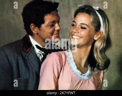 James MacArthur & Peggy Lipton film : Mosby'S Marauders (1967) Directeur : Michael O'Herlihy 08 janvier 1967 **AVERTISSEMENT** cette photographie est destinée à un usage éditorial exclusif et est protégée par les droits d'auteur de WALT DISNEY et/ou du photographe attribué par la Société de film ou de production et ne peut être reproduite que par des publications dans le cadre de la promotion du film ci-dessus. Un crédit obligatoire pour WALT DISNEY est requis. Le photographe doit également être crédité lorsqu'il est connu. Aucune utilisation commerciale ne peut être accordée sans l'autorisation écrite de la Société du film. Banque D'Images