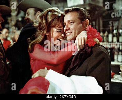 Ann-Margret & Richard Crenna film : fabriqué à Paris (USA 1966) personnages : Maggie Scott & Herb Stone Directeur : Boris Sagal 28 janvier 1966 **AVERTISSEMENT** cette photographie est à usage éditorial exclusif et est le copyright de MGM et/ou le photographe assigné par la Société de film ou de production et ne peut être reproduite que par des publications en conjonction avec la promotion du film ci-dessus. Un crédit obligatoire pour MGM est requis. Le photographe doit également être crédité lorsqu'il est connu. Aucune utilisation commerciale ne peut être accordée sans l'autorisation écrite de la Société du film. Banque D'Images