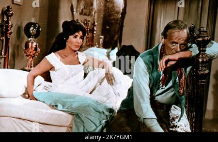 Lena Horne & Richard Widmark film Death of A Gunfighter (1969) personnages : Claire Quintana & Marshal Frank Patch réalisateur : Don Siegal 01 avril 1969 **AVERTISSEMENT** cette photographie est réservée à un usage éditorial et est la propriété de UNIVERAL et/ou du photographe assigné par la société de production et ne peut être reproduite que par des publications dans le cadre de la promotion du film ci-dessus. Un crédit obligatoire à L'UNIVERSITÉ est requis. Le photographe doit également être crédité lorsqu'il est connu. Aucune utilisation commerciale ne peut être accordée sans autorisation écrite de The film Company. Banque D'Images