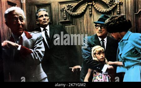 Lester Dorr, Michael Rennie, Karl Malden et Judy Norton-Taylor film: Hôtel (1968) personnages: Ascenseur opérateur (non crédité), Geoffrey - Duke of Lanbourne, keycase & Daughter (non crédité) Directeur: Richard Chine 19 janvier 1967 **AVERTISSEMENT** cette photographie est destinée à un usage éditorial exclusif et est le droit d'auteur de WARNER B et/ou le photographe assigné par la Société de film ou de production et ne peut être reproduite que par des publications en conjonction avec la promotion du film ci-dessus. Un crédit obligatoire pour WARNER B est requis. Le photographe doit également être crédité lorsqu'il est connu. Aucune utilisation commerciale ne peut l'être Banque D'Images