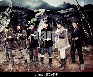 James Darren, Anthony Quayle, David Niven, Gregory Peck, Anthony Quinn & Stanley Baker film: The Guns of Navarone (1969) personnages: Pvt. Spyros Pappadimos,Maj. Roy Franklin, Cpl. Miller, capt Keith Mallory, Coll. Andrea Stavros & Pvt. « Boucher » Brown Directeur : J. Lee Thompson 27 avril 1961 **AVERTISSEMENT** cette photographie est destinée à un usage éditorial exclusif et est protégée par les droits d'auteur de COLUMBIA et/ou du photographe assigné par la Société de film ou de production et ne peut être reproduite que par des publications en conjonction avec la promotion du film ci-dessus. Un crédit obligatoire pour LA COLOMBIE est requis. La photo Banque D'Images