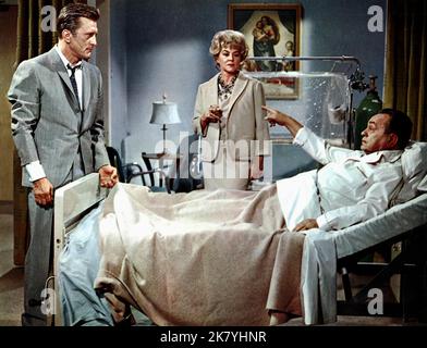 KIRK Douglas, Claire Trevor & Edward G. Robinson film : deux semaines dans une autre ville (USA 1962) personnages : Jack Andrus,Clara Kruger & Maurice Kruger / Literaturverfilmung (basé sur le livre d'Irwin Shaw) Directeur : Vincente Minnelli 17 août 1962 **AVERTISSEMENT** cette photographie est destinée à un usage éditorial exclusif et est protégée par les droits d'auteur de MGM et/ou du photographe attribué par la Société du film ou de la production et ne peut être reproduite que par des publications dans le cadre de la promotion du film ci-dessus. Un crédit obligatoire pour MGM est requis. Le photographe doit également être crédité lorsqu'il est connu. Pas de commercial u Banque D'Images