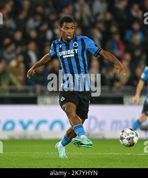 Brugges, Belgique. 19th octobre 2022. Raphael Onyedika (15) du Club Brugge photographié lors d'un match de football belge de première division entre le Club Brugge KV et le Sint-Truidense VV le 13th Brugge en saison 2022-2023 , le mercredi 19 octobre 2022 à Bruges , Belgique . PHOTO SPORTPIX | DAVID CATRY crédit: David Catry/Alay Live News Banque D'Images