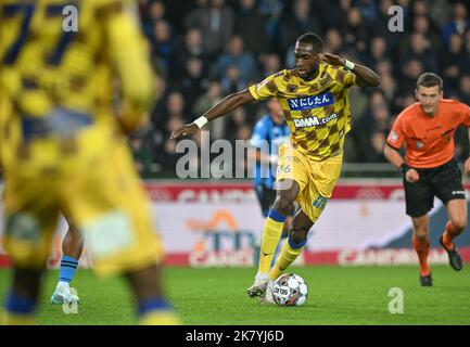 Brugges, Belgique. 19th octobre 2022. Mory Konate (6) de STVV photographié lors d'un match de football belge de première division de Jupiler Pro League entre le Club Brugge KV et le Sint-Truidense VV le jour de match 13th de la saison 2022-2023 , le mercredi 19 octobre 2022 à Brugge , Belgique . PHOTO SPORTPIX | DAVID CATRY crédit: David Catry/Alay Live News Banque D'Images