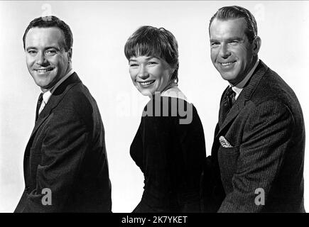 Jack Lemmon, Shirley Maclaine et Fred MacMurray film: The Apartment (USA 1960) personnages: C.C. Baxter, Fran Kubelik, Jeff D. Sheldrake Directeur : Billy Wilder 15 juin 1960 **AVERTISSEMENT** cette photographie est à usage éditorial exclusif et est le droit d'auteur des ARTISTES UNIS et/ou du photographe assigné par la Société de film ou de production et ne peut être reproduite que par des publications dans le cadre de la promotion du film ci-dessus. Un crédit obligatoire pour LES ARTISTES UNIS est requis. Le photographe doit également être crédité lorsqu'il est connu. Aucune utilisation commerciale ne peut être accordée sans l'autorisation écrite du Banque D'Images