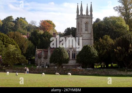 Église Saint-Nicolas en automne, Chawton, Hampshire, Angleterre Banque D'Images