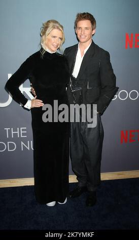 18 octobre 2022 Amy Loughren et Eddie Redmayne assistent à la projection Netflix de la bonne infirmière au Théâtre de Paris à New York 18 octobre 2022 Credit:RW.MediaPunch Banque D'Images