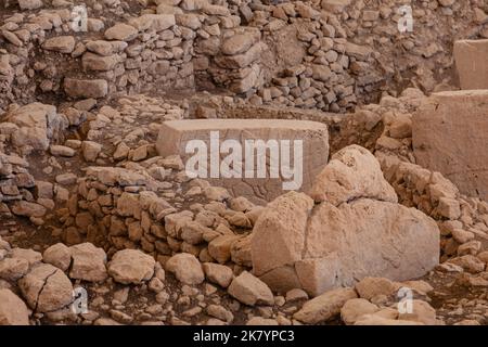 Une des sculptures de relief de Göbeklitepe. Sculpture de relief d'oiseau. Le plus ancien Temple du monde. Gobekli Tepe est un site classé au patrimoine mondial de l'UNESCO. Banque D'Images