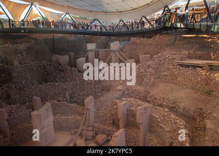 Gobeklitepe, Sanliurfa, Turquie-octobre 2022 : les gens visitent les ruines de Göbeklitepe. Göbeklitepe est le premier et le plus grand temple de l'histoire. Gobeklitepe Banque D'Images