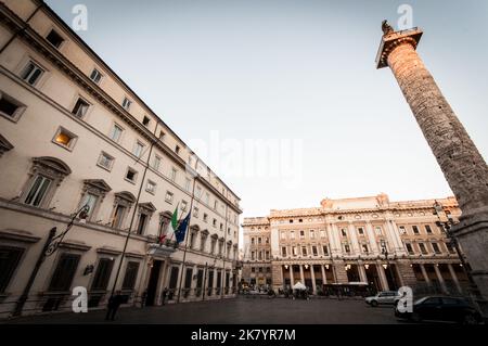 Rome, Italie, Italie. 18th octobre 2022. ROME, ITALIE - 18 OCTOBRE 2022 : Vue du Palais Chigi siège du gouvernement italien sur 18 octobre 2022 à Rome, Italie. (Credit image: © Andrea Ronchini/Pacific Press via ZUMA Press Wire) Banque D'Images