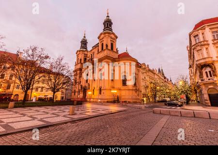 Église Saint-Nicolas à la place de la vieille ville de Prague, République tchèque Banque D'Images