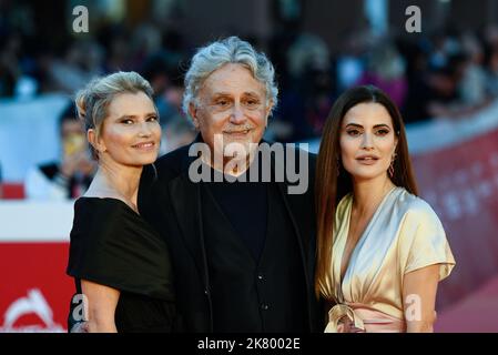 Roma, Italie. 18th octobre 2022. ROME, ITALIE - OCTOBRE 18 : Nicole Moscariello, Andrea Roncato et Giulia Elettra Gorietti assistent à la séance photo de la Californie lors du Festival du film de Rome 17th à l'Auditorium Parco Della Musica on 18 octobre 2022 à Rome, en Italie. Crédit : Agence photo indépendante/Alamy Live News Banque D'Images