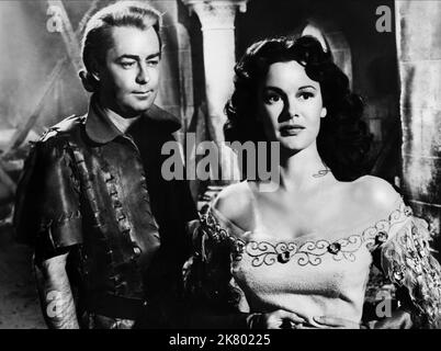 Alan Ladd & Patricia Medina film: The Black Knight (Royaume-Uni 1954) Directeur: Tay Garnet 26 août 1954 **AVERTISSEMENT** cette photographie est destinée à un usage éditorial exclusif et est protégée par les droits d'auteur de COLUMBIA PICTURES et/ou du photographe attribué par la Société de film ou de production et ne peut être reproduite que par des publications en conjonction avec la promotion du film ci-dessus. Un crédit obligatoire pour LES PHOTOS DE COLUMBIA est requis. Le photographe doit également être crédité lorsqu'il est connu. Aucune utilisation commerciale ne peut être accordée sans l'autorisation écrite de la Société du film. Banque D'Images