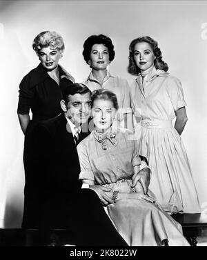 Clark Gable, Eleanor Parker, Barbara Nichols, Sara Shane & Jean Willes film: The King & four Queens (1956) personnages: Dan Kehoe, Sabina McDade, Birdie McDade, Oralie McDade, Ruby McDade Directeur: Raoul Walsh 21 décembre 1956 **AVERTISSEMENT** cette photographie est à usage éditorial exclusif et est le copyright de UNITED A et/ou le photographe assigné par la Société de film ou de production et ne peut être reproduite que par des publications dans le cadre de la promotion du film ci-dessus. Un crédit obligatoire pour UNITED A est requis. Le photographe doit également être crédité lorsqu'il est connu. Aucune utilisation commerciale ne peut l'être Banque D'Images