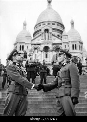 Maximilian Schell & Marlon Brando film The Young Lions (1958) personnages : Capt. Hardenberg, Lt. Christian Diestl réalisateur : Edward Dmytryk 01 avril 1958 **AVERTISSEMENT** cette photographie est à usage éditorial exclusif et est la propriété de 20 CENTURY FOX et/ou du photographe assigné par la société de production et ne peut être reproduite que par des publications en liaison avec la promotion du film ci-dessus. Un crédit obligatoire à 20 CENTURY FOX est requis. Le photographe doit également être crédité lorsqu'il est connu. Aucune utilisation commerciale ne peut être accordée sans autorisation écrite de The film Company. Banque D'Images