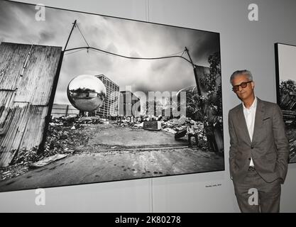 Milan, Italie. 19th octobre 2022. Milan, Italie MAX VADUKUL LE TÉMOIN Climate change présentation de l'exposition du photographe dédiée à l'environnement à la SOZZANI FONATION présente différents invités du monde du divertissement, de la culture et de la politique. Dans la photo: Max Vadukul crédit: Agence de photo indépendante/Alamy Live News Banque D'Images