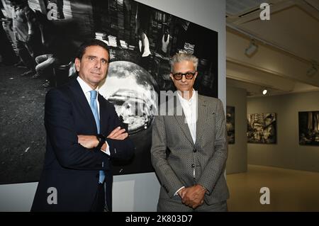 Milan, Italie. 19th octobre 2022. Milan, Italie MAX VADUKUL LE TÉMOIN Climate change présentation de l'exposition du photographe dédiée à l'environnement à la SOZZANI FONATION présente différents invités du monde du divertissement, de la culture et de la politique. Dans la photo: Max Vadukul, Giovanni Bozzetti crédit: Agence de photo indépendante/Alamy Live News Banque D'Images