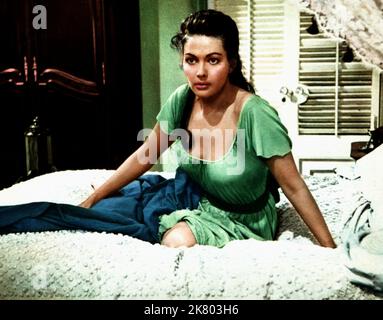 Yvonne de Carlo film: Groupe d'Angels (1957) personnages: Amantha Starr Directeur: Raoul Walsh 03 août 1957 **AVERTISSEMENT** cette photographie est à usage éditorial exclusif et est le copyright de WARNER BROS et/ou le photographe assigné par la Société de film ou de production et ne peut être reproduite que par des publications dans le cadre de la promotion du film ci-dessus. Un crédit obligatoire pour WARNER BROS est requis. Le photographe doit également être crédité lorsqu'il est connu. Aucune utilisation commerciale ne peut être accordée sans l'autorisation écrite de la Société du film. Banque D'Images