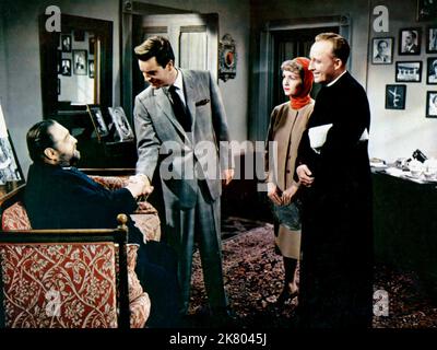 Sebastian Cabot, Robert Wagner, Debbie Reynolds & Bing Crosby film: Say One for Me (USA 1959) personnages: Monseigneur Francis Stratford,Tony Vincent,Holly LeMaise aka Conroy & Père Conroy Directeur: Frank Tashlin 19 juin 1959 **AVERTISSEMENT** cette photographie est à usage éditorial exclusif et est le droit d'auteur de 20th CENTURY FOX et/ou le photographe assigné par la Société du film ou de la production et ne peut être reproduite que par des publications dans le cadre de la promotion du film ci-dessus. Un crédit obligatoire à 20th CENTURY FOX est requis. Le photographe doit également être crédité lorsqu'il est connu. Pas de commer Banque D'Images