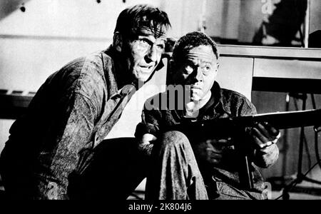 Scène avec Mickey Rooney film The Last Mile (1955) personnages : AVEC John 'Killer' Mears réalisateur : Howard W. Koch 18 février 1959 **AVERTISSEMENT** cette photographie est réservée à un usage éditorial et est protégée par les droits d'auteur de UNITED ARISTS et/ou du photographe désigné par le film ou la société de production et ne peut être reproduite que par des publications dans le cadre de la promotion du film ci-dessus. Un crédit obligatoire à UNITED ARISTS est requis. Le photographe doit également être crédité lorsqu'il est connu. Aucune utilisation commerciale ne peut être accordée sans autorisation écrite de The film Company. Banque D'Images