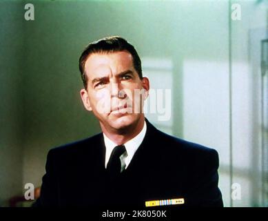 Fred MacMurray film: The Caine Muminy (USA 1954) personnages: Le lieutenant Thomas 'Tom' Keefer Directeur: Edward Dmytryk 24 juin 1954 **AVERTISSEMENT** cette photographie est destinée à un usage éditorial exclusif et est protégée par les droits d'auteur des IMAGES DE COLUMBIA et/ou du photographe attribué par la Société de film ou de production et ne peut être reproduite que par des publications dans le cadre de la promotion du film ci-dessus. Un crédit obligatoire pour LES PHOTOS DE COLUMBIA est requis. Le photographe doit également être crédité lorsqu'il est connu. Aucune utilisation commerciale ne peut être accordée sans l'autorisation écrite de la Société du film. Banque D'Images