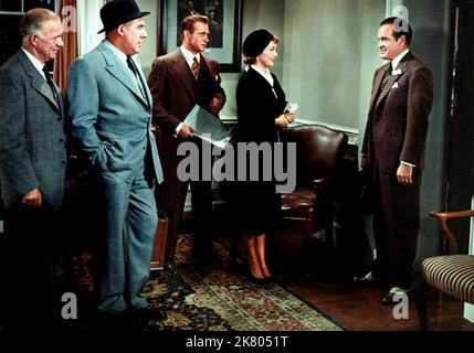 Horace McMahon, Paul Douglas, Darren McGavin, Alexis Smith & Bob Hope film: Beau James (1957) personnages: Procticier,Chris Nolan,Charley Hand,Allie Walker & Maire James J. 'Jimmy' Walker Directeur: Melville Shavelson 07 juin 1957 **AVERTISSEMENT** cette photographie est destinée à un usage éditorial exclusif et est protégée par les droits d'auteur des IMAGES DE PARAMOUNT et/ou du photographe attribué par la Société de film ou de production et ne peut être reproduite que par des publications en conjonction avec la promotion du film ci-dessus. Un crédit obligatoire pour LES PHOTOS PARAMOUNT est requis. Le photographe doit également être crédité lorsqu'il est connu. N Banque D'Images