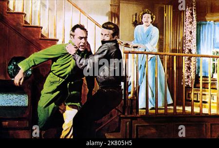 Jim Backus, James Dean & Ann Doran film: Rebel Without A cause (USA 1955) personnages: Frank Stark, Jim Stark et Mme Carol Stark Directeur: Nicholas Ray 27 octobre 1955 **AVERTISSEMENT** cette photographie est destinée à un usage éditorial exclusif et est le copyright de WARNER BROS. Et/ou le photographe assigné par la Société de film ou de production et ne peut être reproduite que par des publications dans le cadre de la promotion du film ci-dessus. Un crédit obligatoire pour WARNER BROS est requis. Le photographe doit également être crédité lorsqu'il est connu. Aucune utilisation commerciale ne peut être accordée sans l'autorisation écrite du film COM Banque D'Images