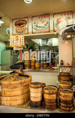 Une cuisine à emporter dim sum à Yau Ma Tei, Kowloon, Hong Kong Banque D'Images