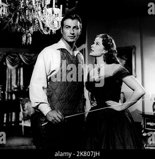 Lex Barker & Patricia Medina film: Duel on the Mississippi (1955) personnages: André Tulane, Lili Scarlet Directeur: William Castle 16 septembre 1955 **AVERTISSEMENT** cette photographie est à usage éditorial exclusif et est le droit d'auteur de COLUMBIA et/ou le photographe assigné par la Société de film ou de production et ne peut être reproduite que par des publications dans le cadre de la promotion du film ci-dessus. Un crédit obligatoire pour LA COLOMBIE est requis. Le photographe doit également être crédité lorsqu'il est connu. Aucune utilisation commerciale ne peut être accordée sans l'autorisation écrite de la Société du film. Banque D'Images