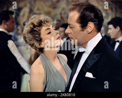 Kay Kendall & Rex Harrison film: The Rechirey Debutante (USA 1958) personnages: Sheila Broadbent & Jimmy Broadbent Directeur: Vincente Minnelli 14 août 1958 **AVERTISSEMENT** cette photographie est destinée à un usage éditorial exclusif et est protégée par les droits d'auteur des PRODUCTIONS AVON et/ou du photographe attribué par la Société du film ou de la production et ne peut être reproduite que par des publications dans le cadre de la promotion du film ci-dessus. Un crédit obligatoire pour LES PRODUCTIONS AVON est requis. Le photographe doit également être crédité lorsqu'il est connu. Aucune utilisation commerciale ne peut être accordée sans l'autorisation écrite du film COM Banque D'Images