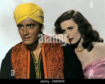 John Derek & Elaine Stewart film: The Adventures of Hajji Baba (1957) personnages: Hajji Baba & Princess Fakzia Directeur: Don Weis 01 octobre 1954 **AVERTISSEMENT** cette photographie est à usage éditorial exclusif et est le droit d'auteur de 20 CENTURY FOX et/ou le photographe assigné par la Société du film ou de la production et ne peut être reproduite que par des publications dans le cadre de la promotion du film ci-dessus. Un crédit obligatoire à 20 CENTURY FOX est requis. Le photographe doit également être crédité lorsqu'il est connu. Aucune utilisation commerciale ne peut être accordée sans l'autorisation écrite de la Société du film. Banque D'Images