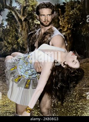 Steve Reeves & Chelo Alonso film: Goliath and the Barbarians (1953) personnages: Emiliano (alias 'Goliath') & Landa Directeur: Carlo Campogalliani 25 novembre 1959 **AVERTISSEMENT** cette photographie est destinée à un usage éditorial exclusif et est le copyright d'ALTA VISTA et/ou du photographe assigné par la Société de film ou de production et ne peut être reproduite que par des publications dans le cadre de la promotion du film ci-dessus. Un crédit obligatoire pour ALTA VISTA est requis. Le photographe doit également être crédité lorsqu'il est connu. Aucune utilisation commerciale ne peut être accordée sans l'autorisation écrite de la Société du film. Banque D'Images