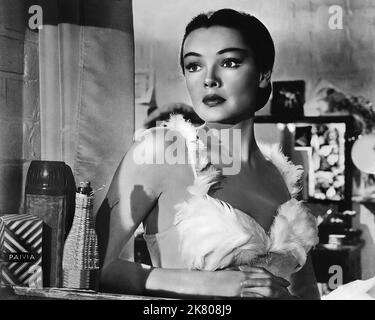 Gene Tierney film: Never Let Me Go (USA 1953) personnages: Marya Lamarkina Directeur: Delmer Daves 18 mars 1953 **AVERTISSEMENT** cette photographie est à usage éditorial exclusif et est le copyright de MGM et/ou le photographe assigné par la Société de film ou de production et ne peut être reproduite que par des publications dans le cadre de la promotion du film ci-dessus. Un crédit obligatoire pour MGM est requis. Le photographe doit également être crédité lorsqu'il est connu. Aucune utilisation commerciale ne peut être accordée sans l'autorisation écrite de la Société du film. Banque D'Images