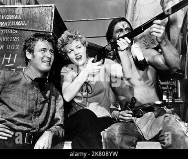 Charles Drake, Shelley Winters & Rock Hudson film: Winchester '73 (USA 1950) personnages: Steve Miller,Lola Manners,Young Bull Director: Anthony Mann 01 juin 1950 **AVERTISSEMENT** cette photographie est destinée à un usage éditorial exclusif et est le droit d'auteur d'UNIVERSAL et/ou du photographe attribué par la Société de film ou de production et ne peut être reproduite que par des publications en conjonction avec la promotion du film ci-dessus. Un crédit obligatoire pour UNIVERSEL est requis. Le photographe doit également être crédité lorsqu'il est connu. Aucune utilisation commerciale ne peut être accordée sans l'autorisation écrite de la Société du film. Banque D'Images