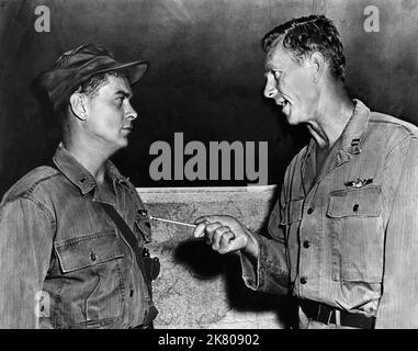 Arthur Franz & Sterling Hayden film: Battle taxi (USA 1955) personnages: Le lieutenant Pete Stacy & le capitaine Russ Edwards Directeur: Herbert L. Strock 01 janvier 1955 **AVERTISSEMENT** cette photographie est à usage éditorial exclusif et est le droit d'auteur de L'ARTISTE UNI et/ou du photographe assigné par la Société du film ou de la production et ne peut être reproduite que par des publications dans le cadre de la promotion du film ci-dessus. Un crédit obligatoire pour UNITED ARTIST est requis. Le photographe doit également être crédité lorsqu'il est connu. Aucune utilisation commerciale ne peut être accordée sans l'autorisation écrite de la Société du film. Banque D'Images