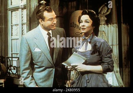 Red Skelton & Kathryn Grayson film : 1951 personnages : Al Marsh & Stephanie Directeur : Mervyn Leroy 29 mai 1952 **AVERTISSEMENT** cette photographie est destinée à un usage éditorial exclusif et est protégée par les droits d'auteur de MGM et/ou du photographe attribué par la Société de film ou de production et ne peut être reproduite que par des publications dans le cadre de la promotion du film ci-dessus. Un crédit obligatoire pour MGM est requis. Le photographe doit également être crédité lorsqu'il est connu. Aucune utilisation commerciale ne peut être accordée sans l'autorisation écrite de la Société du film. Banque D'Images