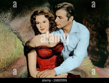 Patricia Medina & Lex Barker film : duel on the Mississippi (AT 1955) personnages : Lili Scarlet & Andre Tulane Directeur : William Castle 16 septembre 1955 **AVERTISSEMENT** cette photographie est à usage éditorial exclusif et est le droit d'auteur de COLUMBIA et/ou le photographe assigné par la Société de film ou de production et ne peut être reproduite que par des publications dans le cadre de la promotion du film ci-dessus. Un crédit obligatoire pour LA COLOMBIE est requis. Le photographe doit également être crédité lorsqu'il est connu. Aucune utilisation commerciale ne peut être accordée sans l'autorisation écrite de la Société du film. Banque D'Images