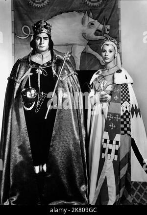 Laurence Olivier & Claire Bloom film: Richard III (UK 1955) personnages: Richard III,The Lady Anne Directrice: Laurence Olivier 13 décembre 1955 **AVERTISSEMENT** cette photographie est destinée à un usage éditorial exclusif et est le copyright de LA COLLECTION CRITERION et/ou du photographe assigné par la Société de film ou de production et ne peut être reproduite que par des publications en conjonction avec la promotion du film ci-dessus. Un crédit obligatoire pour LA COLLECTE DES CRITÈRES est requis. Le photographe doit également être crédité lorsqu'il est connu. Aucune utilisation commerciale ne peut être accordée sans l'autorisation écrite du film COM Banque D'Images