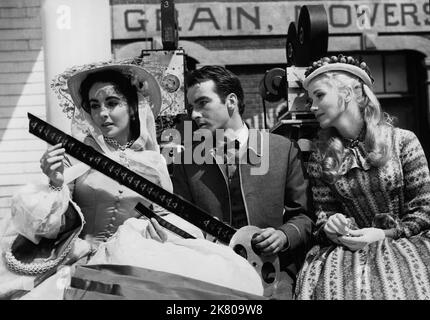 Montgomery Clift, Elizabeth Taylor, Eva Marie Saint film: Raintree County (USA 1957) personnages: John Wickliff Shawnessy,Susanna Drake,Nell Gaither / Literaturverfilmung (basé sur le livre de Ross Lockridge Jr.) Réalisateur: Edward Dmytryk 04 octobre 1957 **AVERTISSEMENT** cette photographie est à usage éditorial exclusif et est le droit d'auteur de MGM et/ou le photographe assigné par la Société de film ou de production et ne peut être reproduite que par des publications dans le cadre de la promotion du film ci-dessus. Un crédit obligatoire pour MGM est requis. Le photographe doit également être crédité lorsqu'il est connu. Pas de comm Banque D'Images