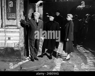 Anatole Litvak, YUL Brynner, Ingrid Bergman film: Anastasia (USA 1956) personnages: ,Général Sergei Pavlovich Bounine,Anna Koreff Directeur: Anatole Litvak 13 décembre 1956 **AVERTISSEMENT** cette photographie est à usage éditorial exclusif et est le droit d'auteur de 20th CENTURY FOX et/ou le photographe assigné par la Société de film ou de production et ne peut être reproduite que par des publications dans le cadre de la promotion du film ci-dessus. Un crédit obligatoire à 20th CENTURY FOX est requis. Le photographe doit également être crédité lorsqu'il est connu. Aucune utilisation commerciale ne peut être accordée sans autorisation écrite de Banque D'Images