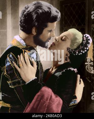 Roger Moore & Lana Turner film Diane (USA 1956) personnages : Prince Henri & Diane de Poitiers - Comtesse de Breze réalisateur : David Miller 12 janvier 1956 **AVERTISSEMENT** cette photographie est réservée à un usage éditorial et est la propriété de MGM et/ou du photographe assigné par la Société du film ou de production et ne peut être reproduite que par des publications en liaison avec la promotion du film ci-dessus. Un crédit obligatoire à MGM est requis. Le photographe doit également être crédité lorsqu'il est connu. Aucune utilisation commerciale ne peut être accordée sans autorisation écrite de The film Company. Banque D'Images